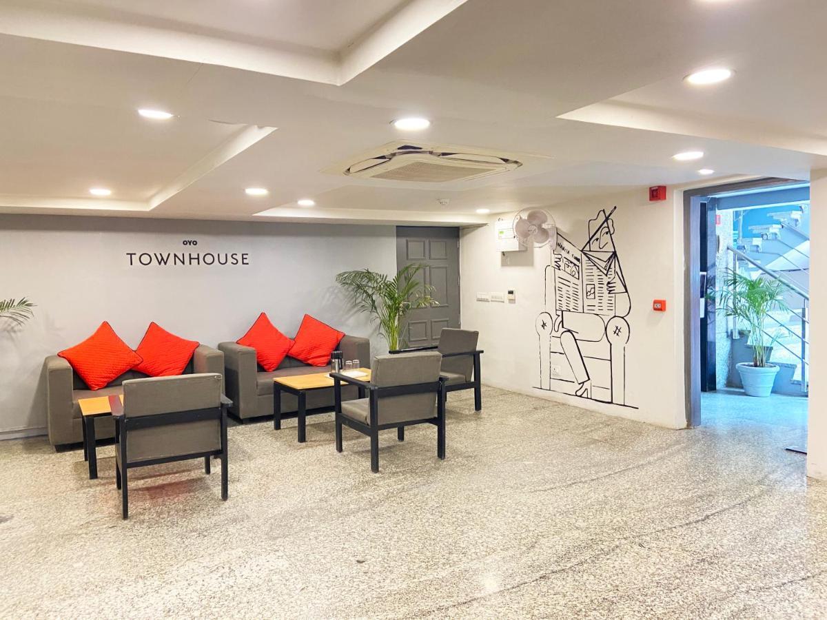 Qotel Comfort Golden Saffron Punjabi Bagh New Delhi Exteriör bild
