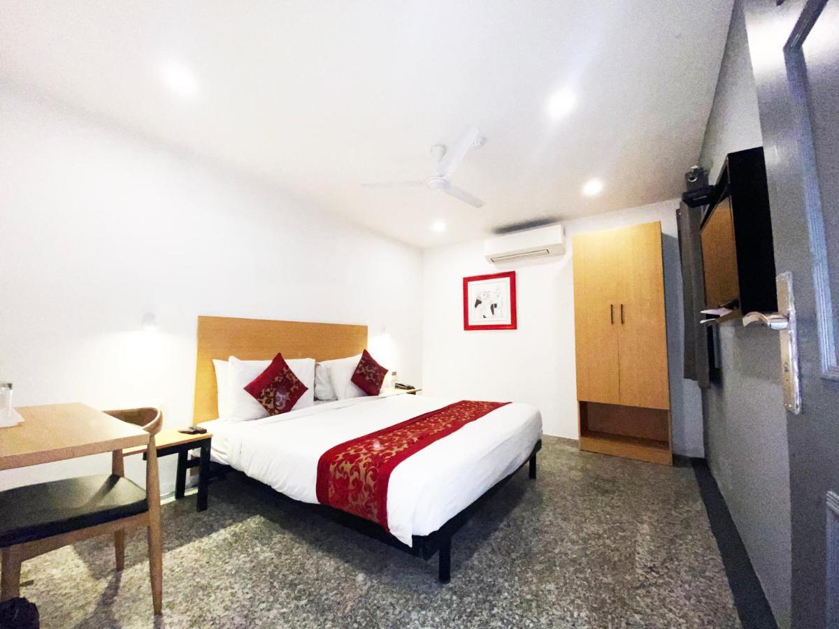 Qotel Comfort Golden Saffron Punjabi Bagh New Delhi Exteriör bild