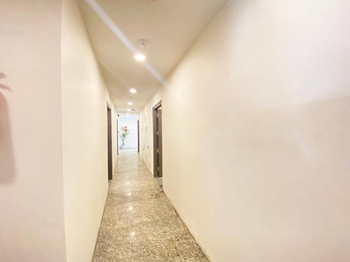Qotel Comfort Golden Saffron Punjabi Bagh New Delhi Exteriör bild