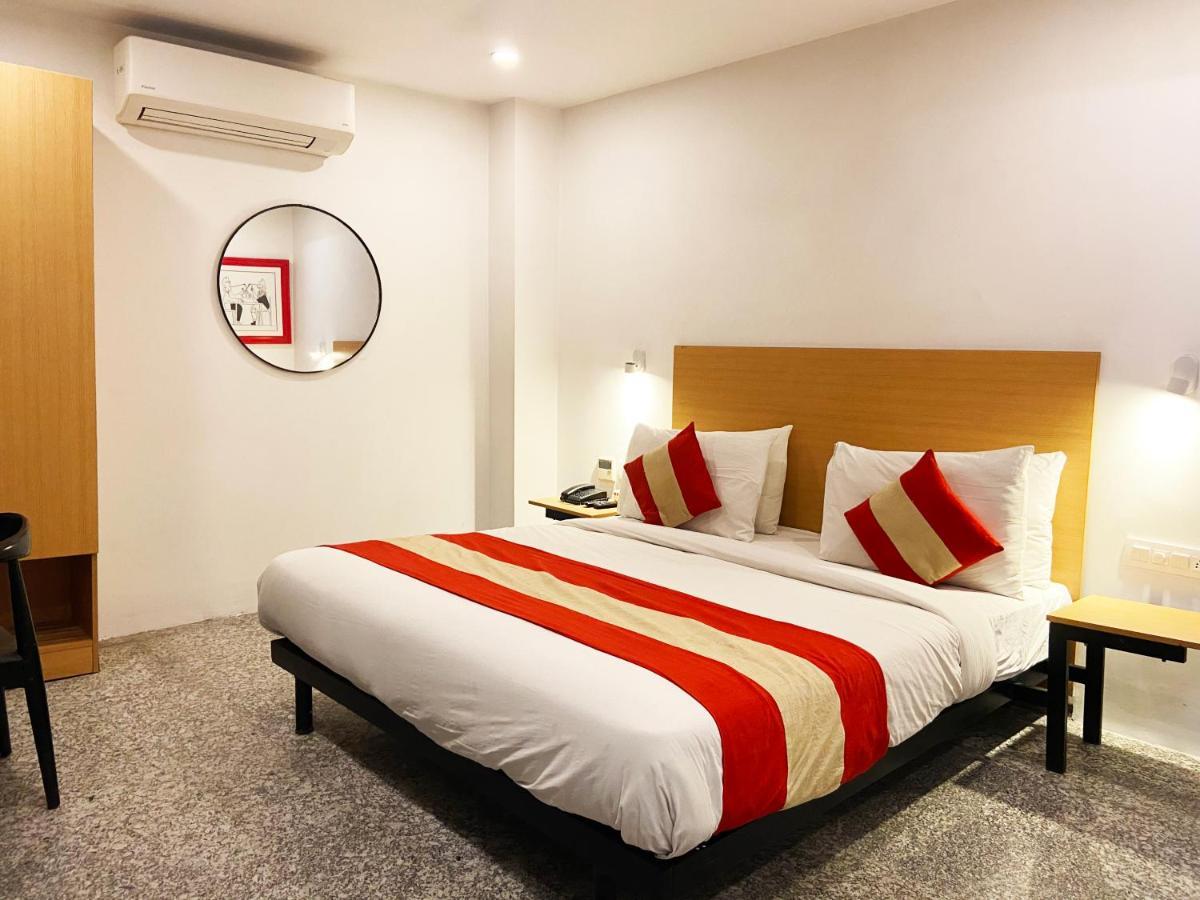 Qotel Comfort Golden Saffron Punjabi Bagh New Delhi Exteriör bild