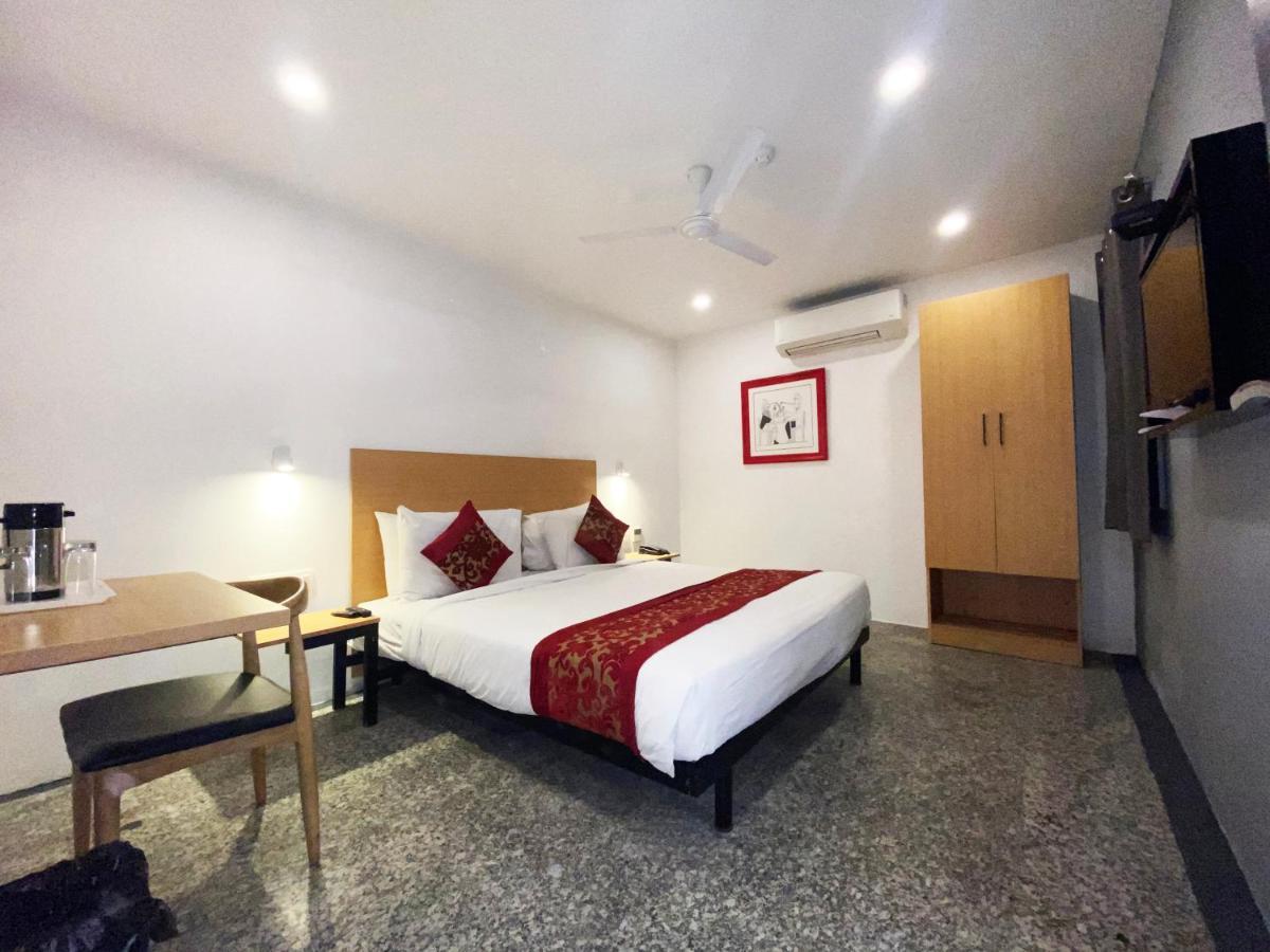 Qotel Comfort Golden Saffron Punjabi Bagh New Delhi Exteriör bild