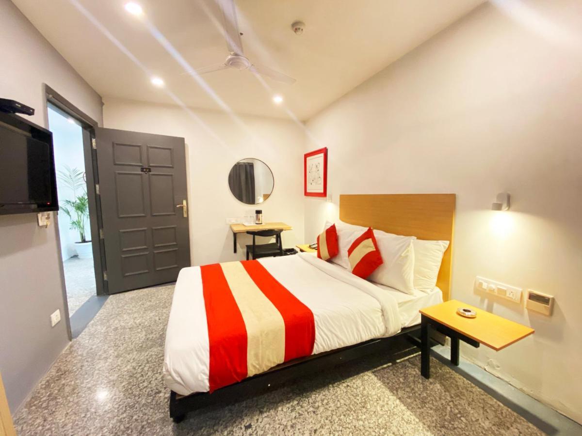 Qotel Comfort Golden Saffron Punjabi Bagh New Delhi Exteriör bild