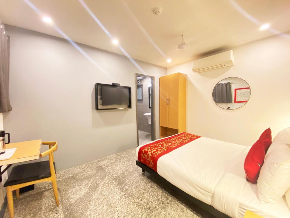 Qotel Comfort Golden Saffron Punjabi Bagh New Delhi Exteriör bild