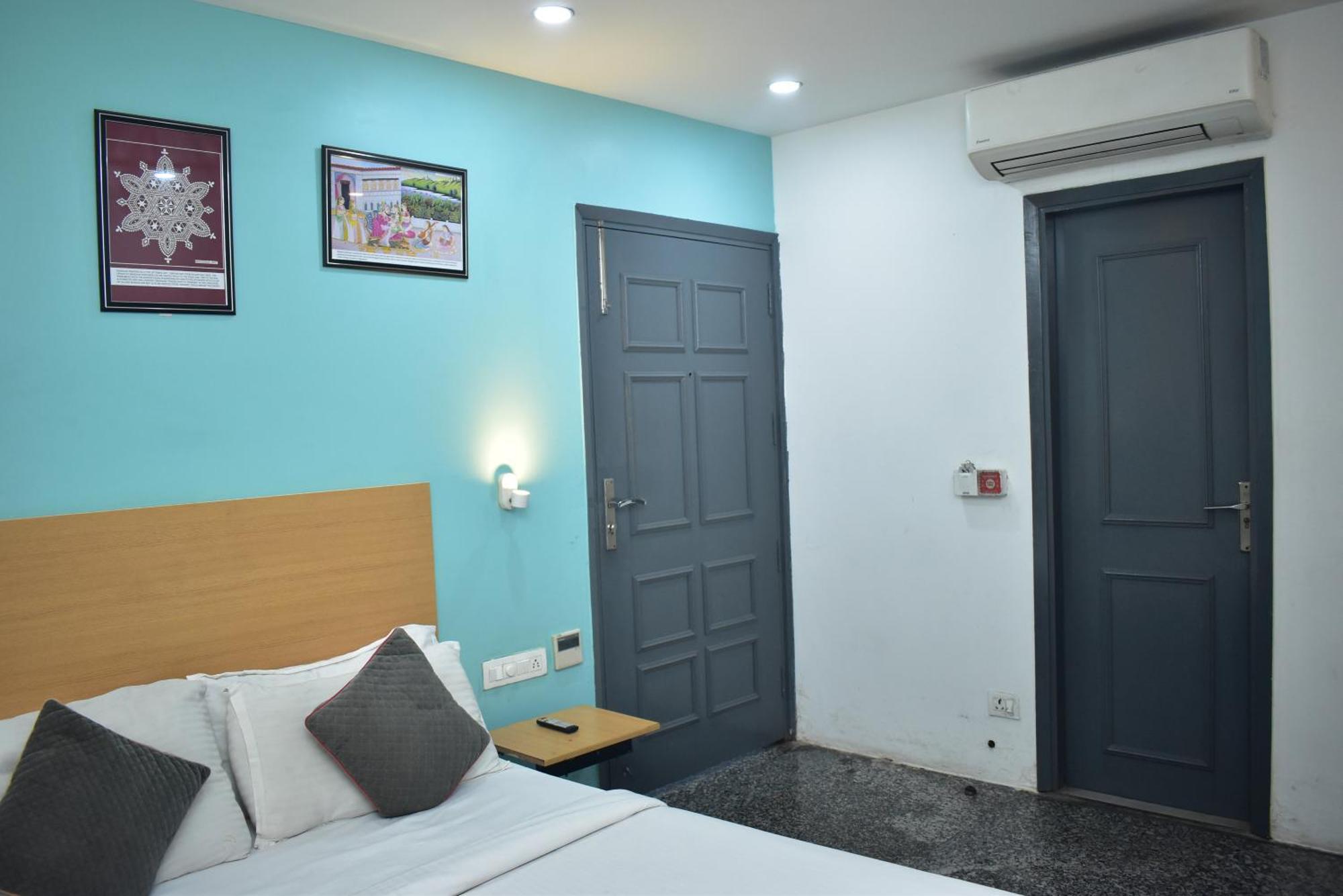 Qotel Comfort Golden Saffron Punjabi Bagh New Delhi Exteriör bild