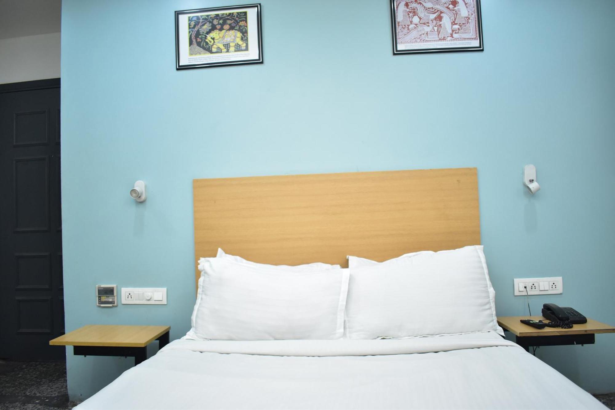 Qotel Comfort Golden Saffron Punjabi Bagh New Delhi Exteriör bild
