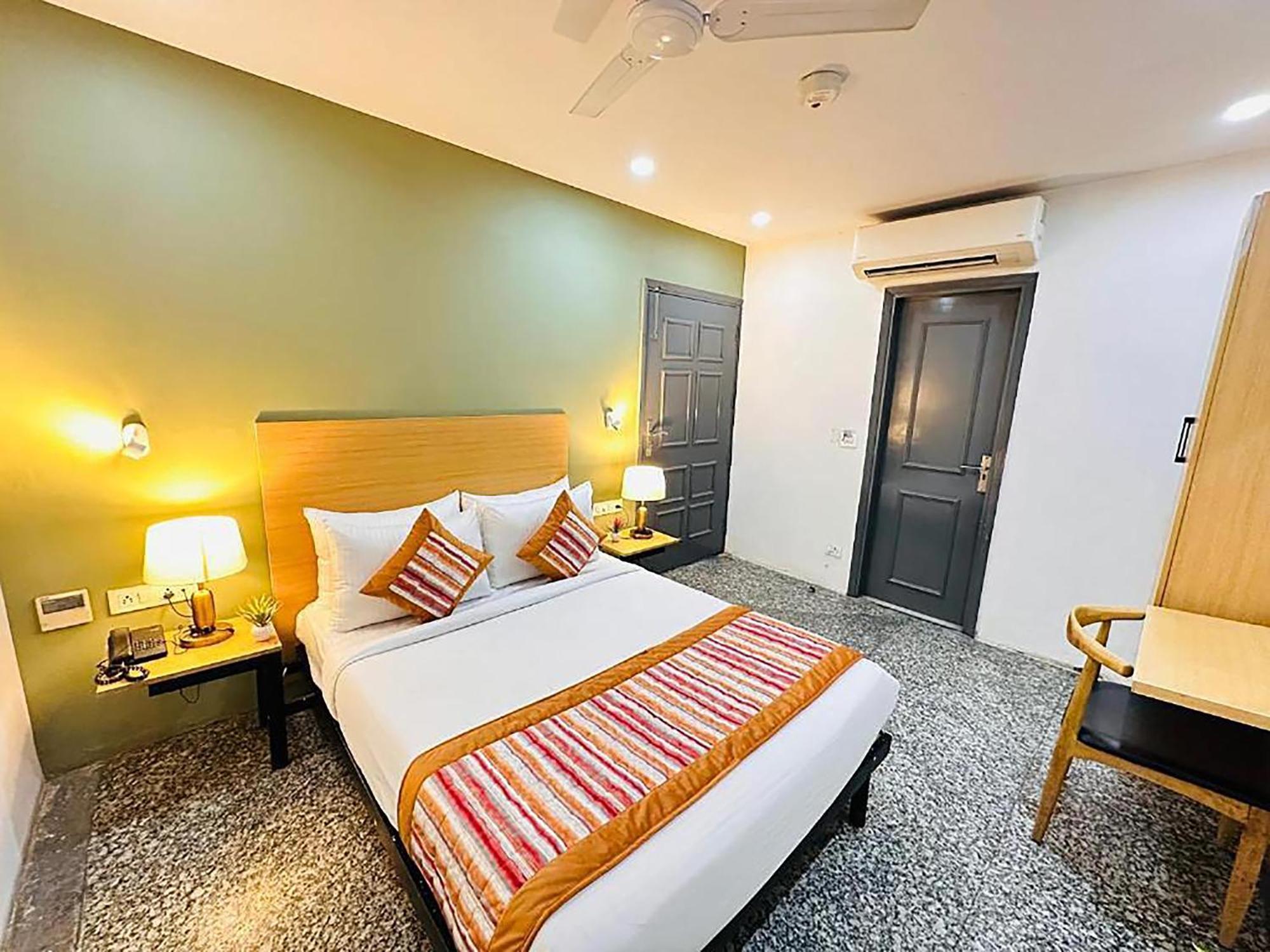 Qotel Comfort Golden Saffron Punjabi Bagh New Delhi Exteriör bild