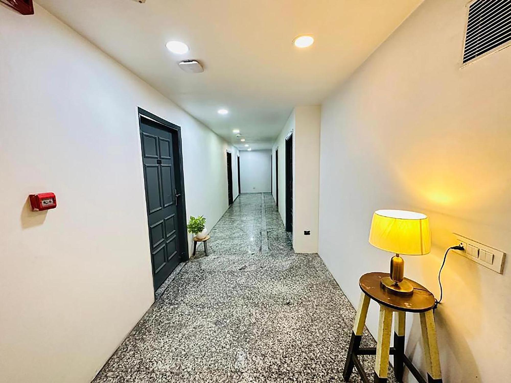 Qotel Comfort Golden Saffron Punjabi Bagh New Delhi Exteriör bild